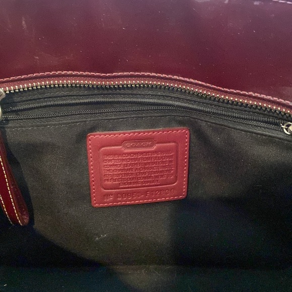 🎀 AUTH COACH BURGUNDY PATENT LEATHER SHOULDER TOTE BAG GREAT CONDITION 💛 - Picture 3 of 7